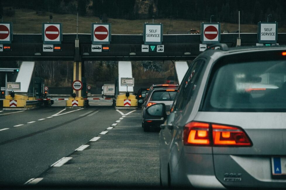 Automobilska kolona na graničnom prelazu