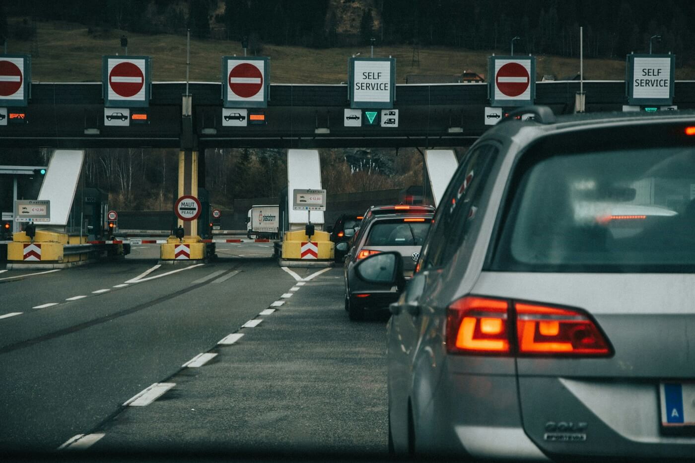 Automobilska kolona na graničnom prelazu